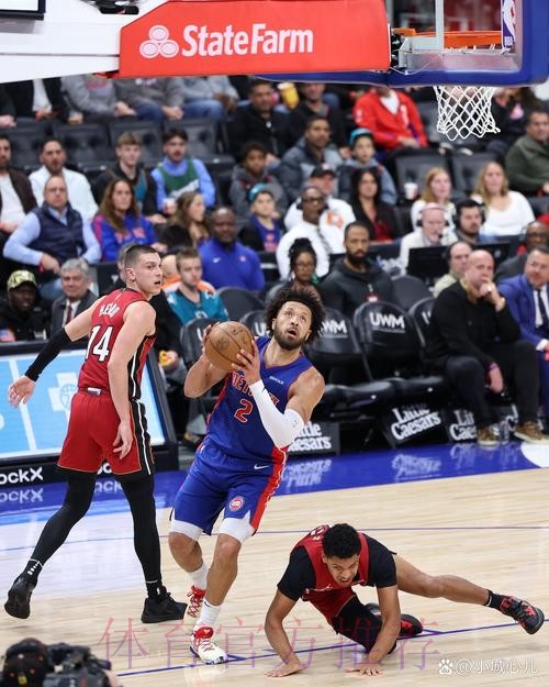 坎宁安单节4中1得到4分,前三节11中2得到12分10助攻2抢断 坎宁安单节4中1得到4分,前三节11中2得到12分10助攻2抢断